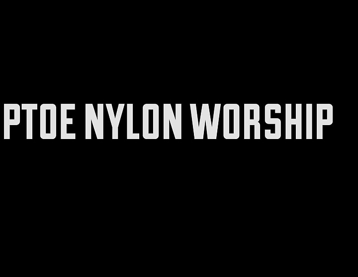 DAL00941-TiptoeNylonWorship